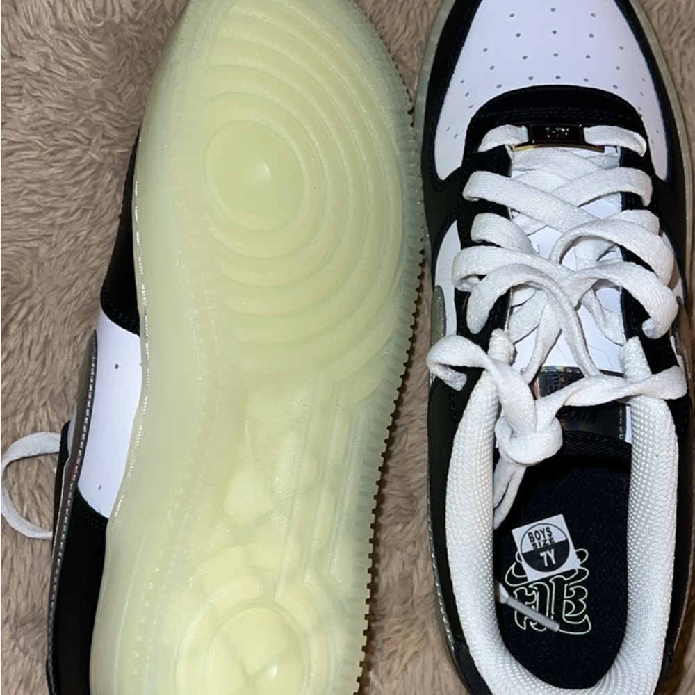Nike Kids Sneakers Black and White - Picture 5 of 5